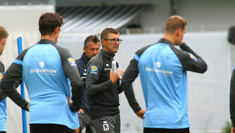 "Wir haben viele junge, interessante Spieler", sagt Michael Köllner über seinen Kader. "Wir haben viele junge, interessante Spieler", sagt Michael Köllner über seinen Kader.