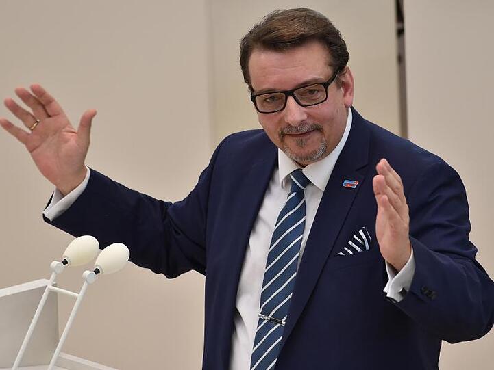 Der bisher zur AfD gehörende Brandenburger Landtagsabgeordnete Sven Schröder verlässt die Partei.