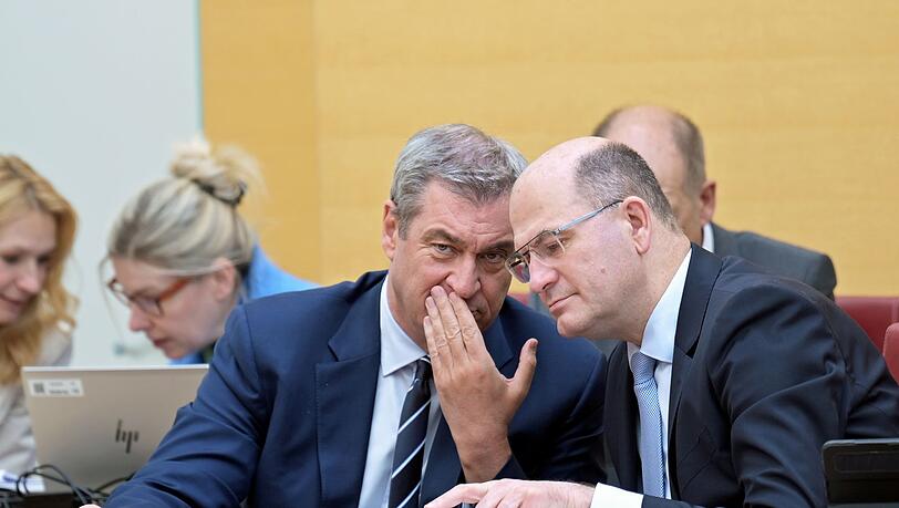 CSU-Chef Söder (links) und Finanzminister Füracker wollen über den Bundesrat die Vereine in Deutschland steuerlich entlasten. (Archivbild) CSU-Chef Söder (links) und Finanzminister Füracker wollen über den Bundesrat die Vereine in Deutschland steuerlich entlasten. (Archivbild)