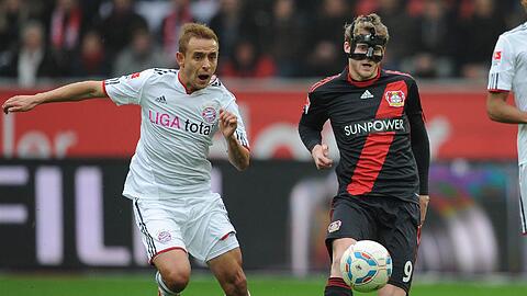 Ist wieder fit und möchte spielen, der brasilianische Verteidiger des FC Bayern: Rafinha (l).