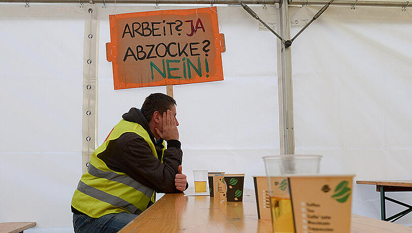 Der Arbeitskampf beim Onlineriesen Amazon geht weiter. Die Gewerkschaft Verdi möchte noch mehr Mitarbeiter mobilisieren. Wie es weitergeht, soll kurzfristig entschieden werden.