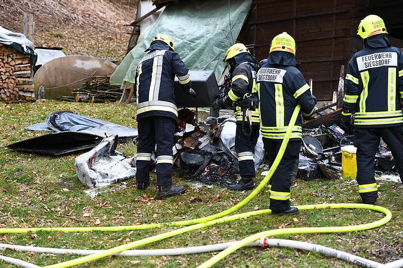 Der Sachschaden beträgt 35.000 Euro - die Ursache für den Kellerbrand ist derzeit noch unklar. Die Bilder vom Feuerwehreinsatz.