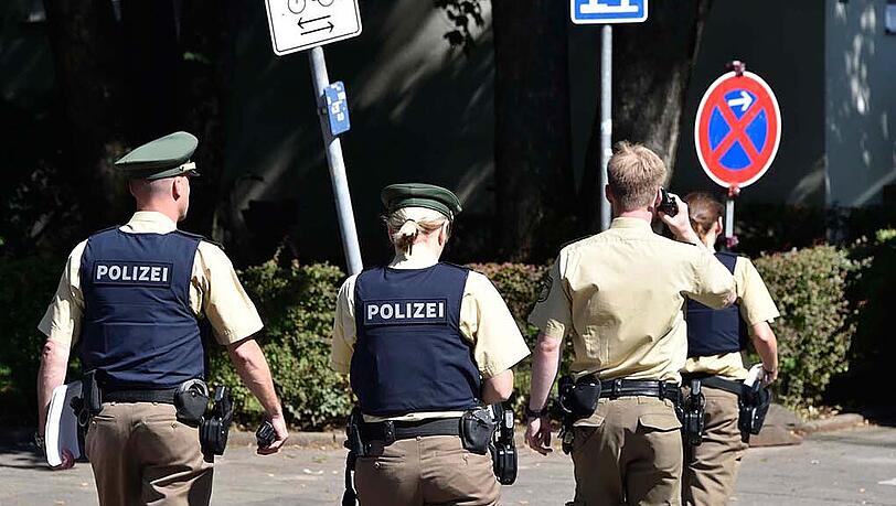Bilder vom Großeinsatz der Polizei in Berg am Laim. Bilder vom Großeinsatz der Polizei in Berg am Laim.