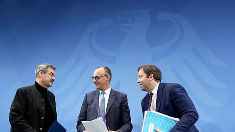 CDU-Chef Merz, SPD-Chef Klingbeil und CSU-Chef Söder loben am Morgen danach ihre eigenen Beschlüsse.