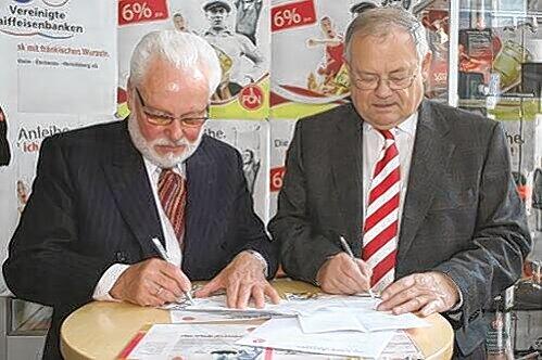 Vormals Darlehensgeber, jetzt Anteilseigner: Ehren-Präsident Michael A. Roth (l.) und Boss Franz Schäfer geht es mehr um die FCN-Zukunft als um sechs Prozent Zinsen.