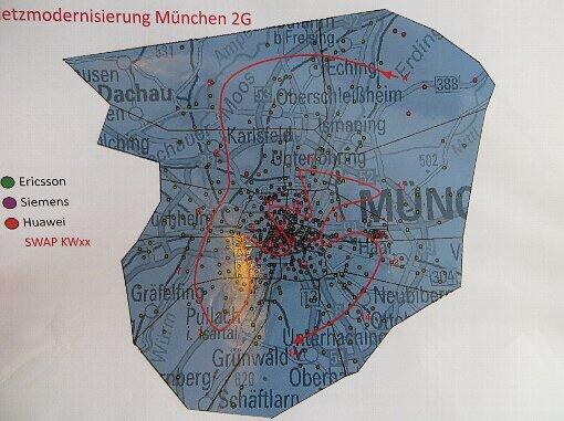 Die rote Schlangenlinie auf dieser Karte zeigt, nach welchem System die Vodafone-Mitarbeiter die Basisstationen erneuern: Los ging's vor kurzem in Erding, im Bogen über Dachau, von dort südlich bis Pullach. Weiter über die Innenstadt Richtung Unterföhring und von dort in Schleifen nach Grünwald.