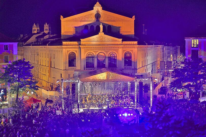 Das stimmungsvoll beleuchtete Gärtnerplatztheater beim Fest im vorigen Jahr.