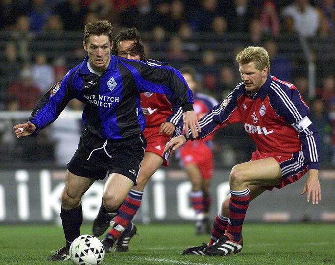 Der "Tiger" auf der Jagd: Kapitän Stefan Effenberg 2000 im Heimtrikot der Bayern.