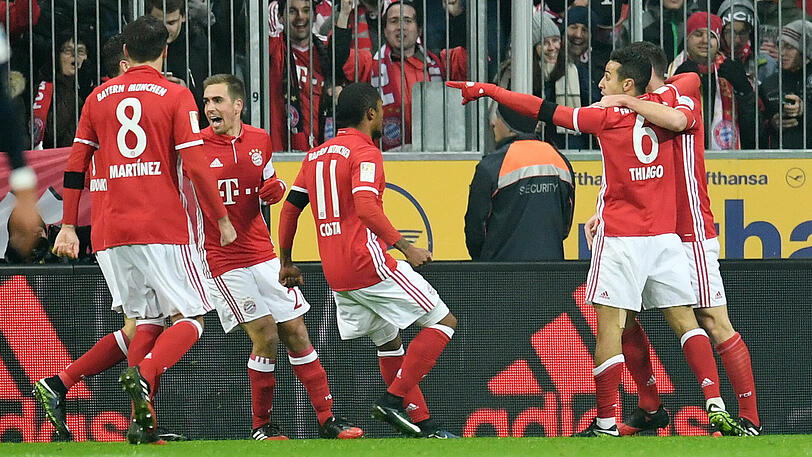 Der letzte Bayern-Eindruck: Kurz vor Weihnachten bejubeln die Spieler den deutlichen 3:0-Sieg gegen RB Leipzig.