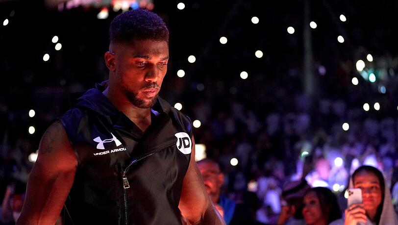 "Joshua war Weltmeister, das ist etwas, was kaum einer je erreicht. Ich hatte drei Mal die Chance, ich habe es drei Mal nicht geschafft. Und trotzdem bin ich ein glücklicher Mensch", sagt Schulz über Anthony Joshua.