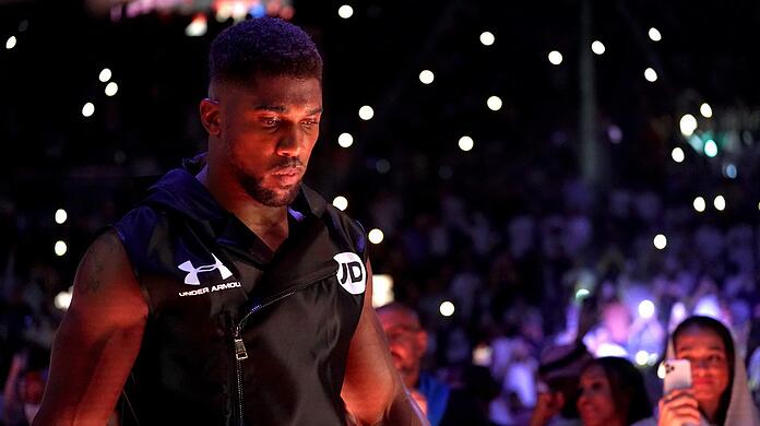 "Joshua war Weltmeister, das ist etwas, was kaum einer je erreicht. Ich hatte drei Mal die Chance, ich habe es drei Mal nicht geschafft. Und trotzdem bin ich ein glücklicher Mensch", sagt Schulz über Anthony Joshua.