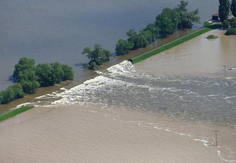 Deichbruch bei Fischbeck in Sachsen-Anhalt - Aktuelle Bilder vom Hochwasser