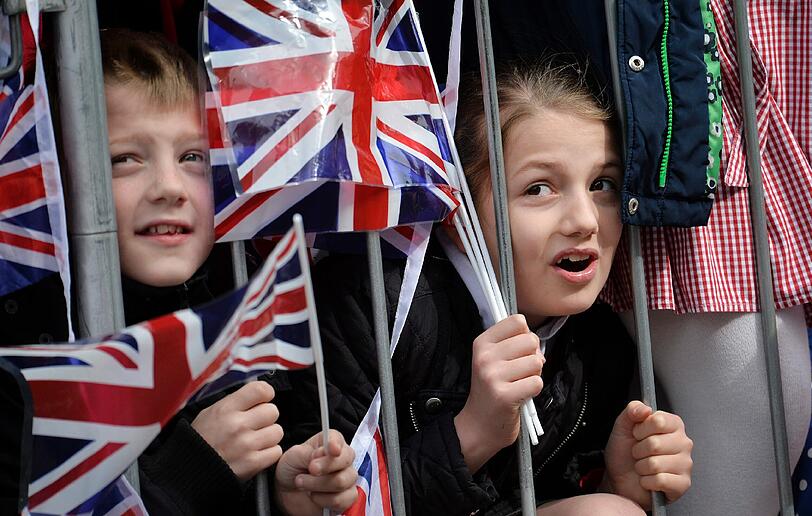 Während Politiker aus dem In- und Ausland die Verdienste der Queen ehren, feiern in Windsor die Untertanen ihre Monarchin. Die Bilder zum Durchklicken.