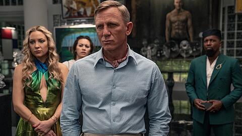 Kate Hudson, Jessica Henwick, Daniel Craig und Leslie Odom Jr. sind nicht die einzigen Stars im Netflix-Hit "Glass Onion: A Knives Out Mystery".