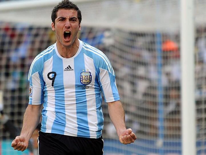Der Matchwinner: Gonzalo Higuain (9), hier beim 3:1, schoss drei Tore für die Argentinier gegen Südkorea.Foto: dpa