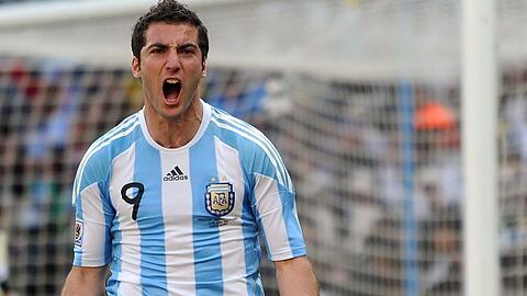 Der Matchwinner: Gonzalo Higuain (9), hier beim 3:1, schoss drei Tore für die Argentinier gegen Südkorea.Foto: dpa