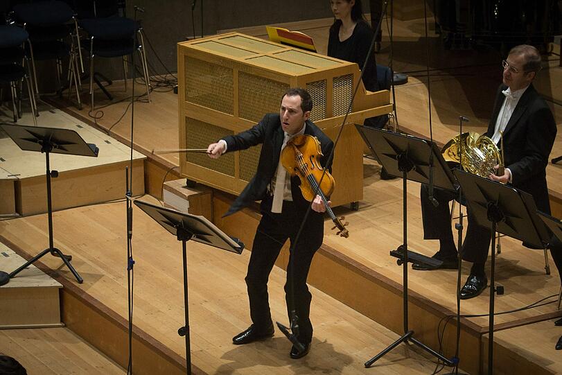 Antoine Tamestit spielt Jörg Widmann.