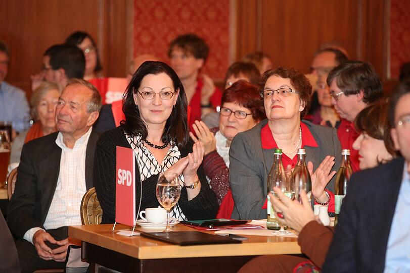 Dieter Reiter bekommt Sonntag Applaus &ndash; auch von München-Parteichefin Claudia Tausend und Christine Strobl.