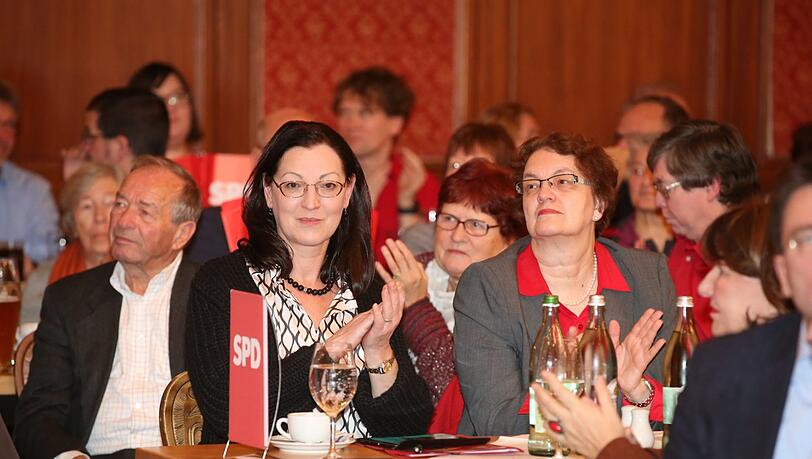 Dieter Reiter bekommt Sonntag Applaus – auch von München-Parteichefin Claudia Tausend und Christine Strobl. Dieter Reiter bekommt Sonntag Applaus – auch von München-Parteichefin Claudia Tausend und Christine Strobl.