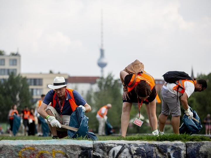 "Cleanup" im Mauerpark.