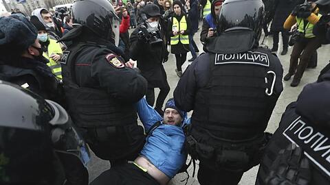 Die Mitarbeiter des Oppositionspolitikers kündigten an, die Proteste in der kommenden Woche fortsetzen zu wollen.