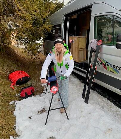 Auf dem Bike und auf Skiern: Die junge Frau kann beides. Auf dem Bike und auf Skiern: Die junge Frau kann beides.