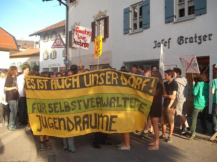 Jugendliche protestieren gegen Feierverbot in Miesbach