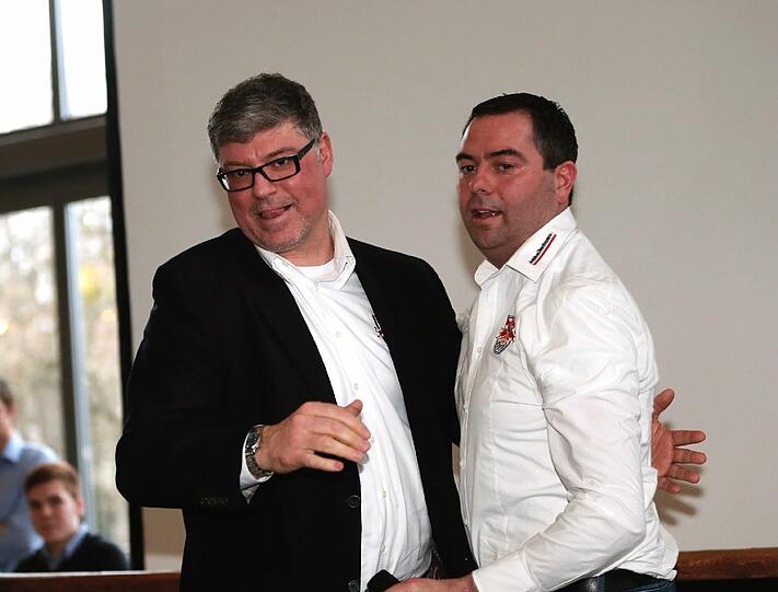 Trainer Pat Cortina mit Manager Christian Winkler bei der Saisonabschlussfeier vom EHC