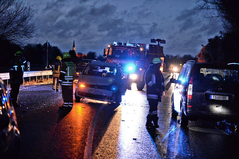 Unfallflucht am Chiemsee: Die Bilder vom Unfallort und von der Suchaktion.
