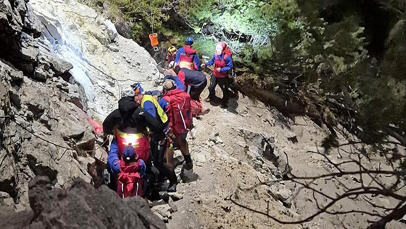 Die Bergretter aus Ramsau beim Einsatz am 16. Juli an der Südspitze. Die Bergretter aus Ramsau beim Einsatz am 16. Juli an der Südspitze.