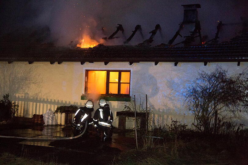 Wohnhausbrand in Wäschhausen - die Bilder vom Feuerwehreinsatz