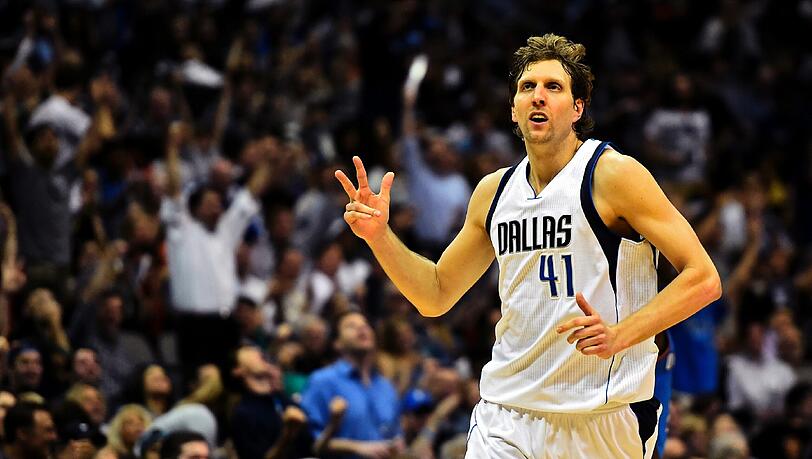 Dirk Nowitzki rückt in der ewigen Scorrer-Liste vor. Dirk Nowitzki rückt in der ewigen Scorrer-Liste vor.