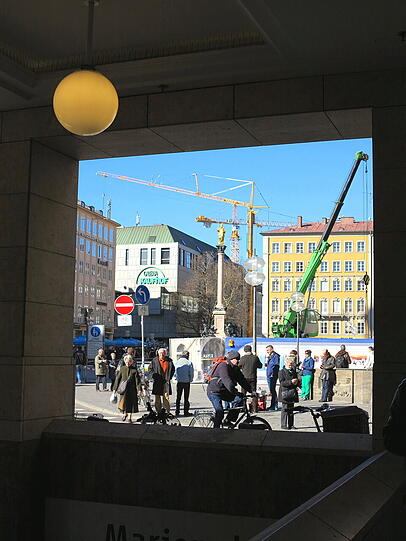 Dauerbaustelle stimmungsvoll fotografiert.