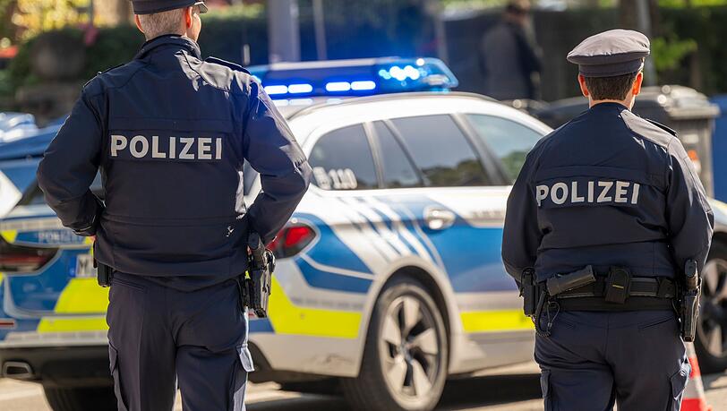 Das Polizeiaufgabengesetz regelt, wann Polizistinnen und Polizisten zur Gefahrenabwehr eingreifen dürfen.