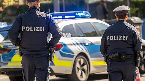 Das Polizeiaufgabengesetz regelt, wann Polizistinnen und Polizisten zur Gefahrenabwehr eingreifen dürfen.