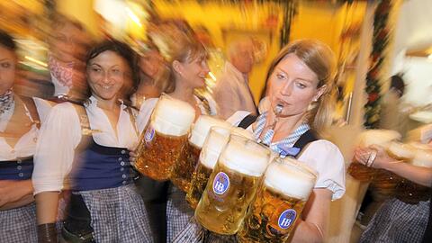 Die Wiesnma&szlig; knackt in diesem Jahr die 15-Euro-Marke. (Archivbild)