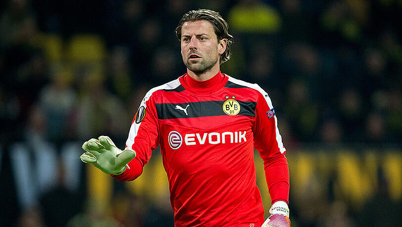 Roman Weidenfeller verlängert um ein Jahr bei Borussia Dortmund Roman Weidenfeller verlängert um ein Jahr bei Borussia Dortmund