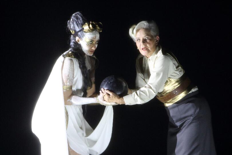 Die Oper "Mauerschau" bei der Festspielwerkstatt in der Reithalle