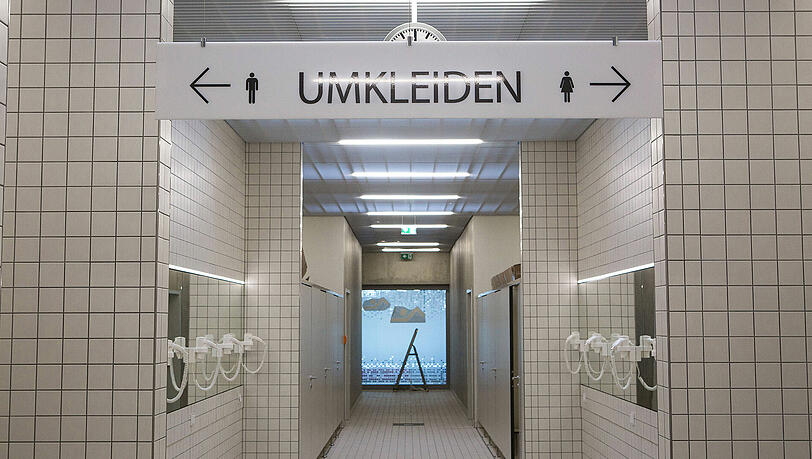 Der Spanner filmte die Frau beim Umziehen. (Symbolbild)