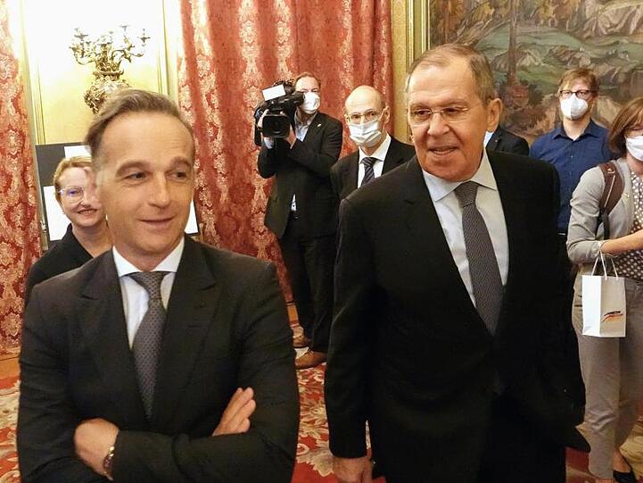 Bundesaußenminister Heiko Maas trifft den russischen Außenminister Sergej Lawrow (r).