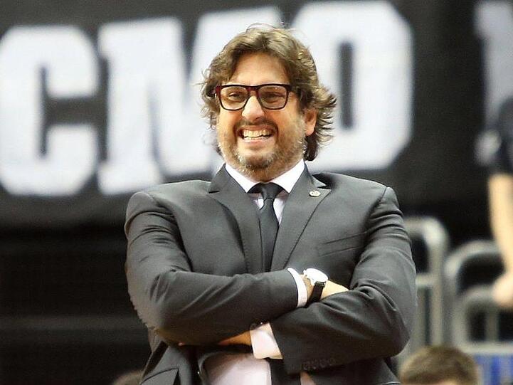 Der Basketballtrainer Andrea Trinchieri. Foto: Andreas Gora/dpa/Archivbild
