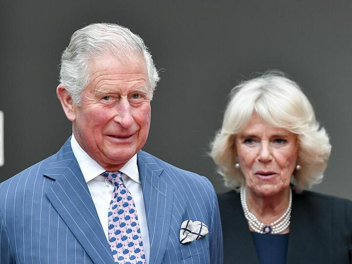 Der britische Prinz Charles und seine Frau, Herzogin Camilla, feiern Kristallhochzeit.