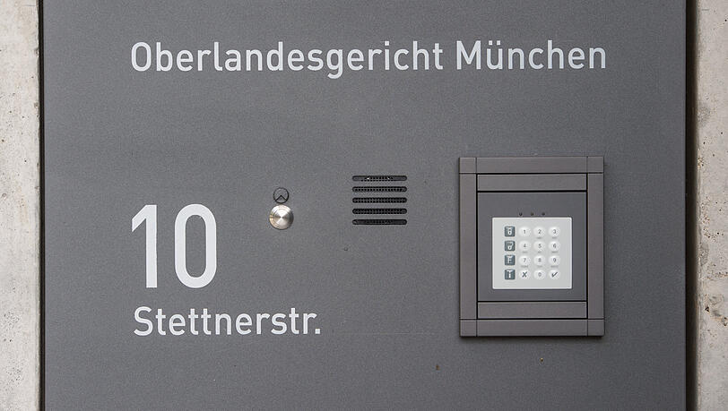Die Klingel im Eingangsbereich zum Hochsicherheitsgerichtssaal auf dem Gelände der Justizvollzugsanstalt München-Stadelheim.
