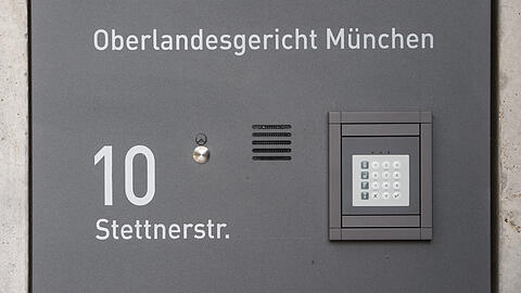 Die Klingel im Eingangsbereich zum Hochsicherheitsgerichtssaal auf dem Gelände der Justizvollzugsanstalt München-Stadelheim.