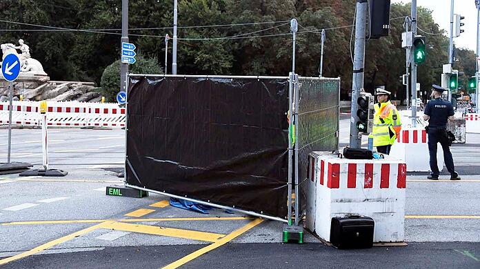 Ein Bild vom vergangenen September: Am Lenbachplatz wird ein 25-jähriger Radfahrer von einem Lastwagen erfasst. Der junge Mann stirbt beim Unfall.