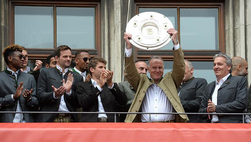 Der FC Bayern könnte am Ende der Saison wieder jubeln. Unter den Bundesliga-Trainern ist der Rekordmeister klarer Favorit. Der FC Bayern könnte am Ende der Saison wieder jubeln. Unter den Bundesliga-Trainern ist der Rekordmeister klarer Favorit.