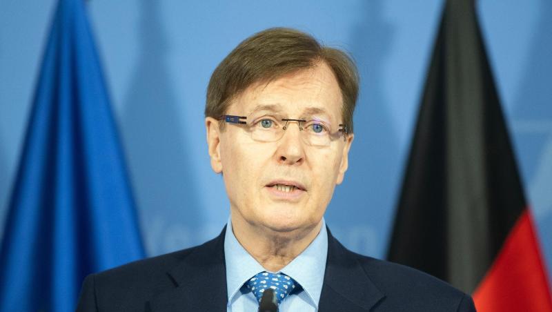 Der NRW-Justizminister Peter Biesenbach (CDU) setzt sich in einer Bundesrats-Initiative für höhere Strafen bei Eingriffen in den Straßenverkehr mit tödlichem Ausgang ein. Der NRW-Justizminister Peter Biesenbach (CDU) setzt sich in einer Bundesrats-Initiative für höhere Strafen bei Eingriffen in den Straßenverkehr mit tödlichem Ausgang ein.