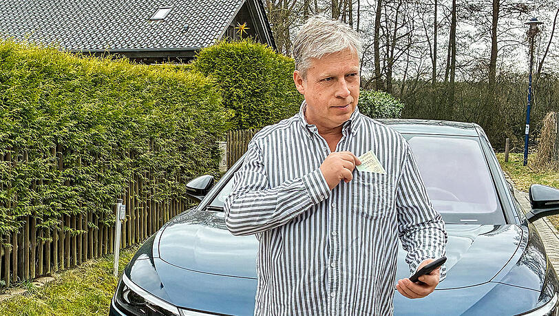 K&uuml;nftig k&ouml;nnen Sie Ihren Fahrzeugschein &uuml;ber das Handy abrufen.