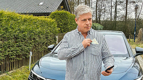 K&uuml;nftig k&ouml;nnen Sie Ihren Fahrzeugschein &uuml;ber das Handy abrufen.