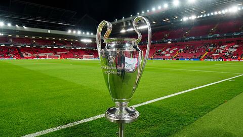 Objekt der Begierde: Der Champions-League-Pokal.